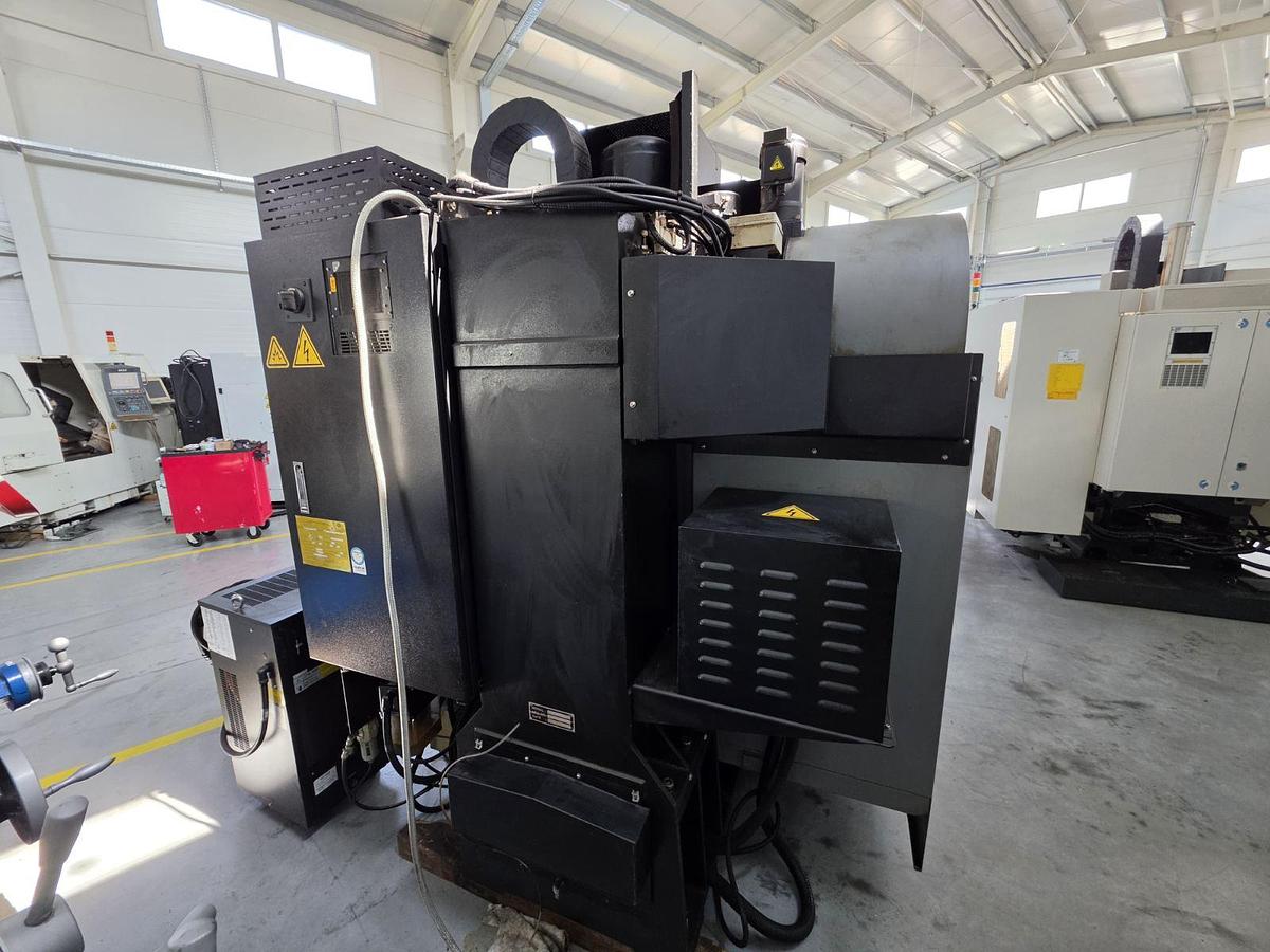 HURCO VM10i machining center