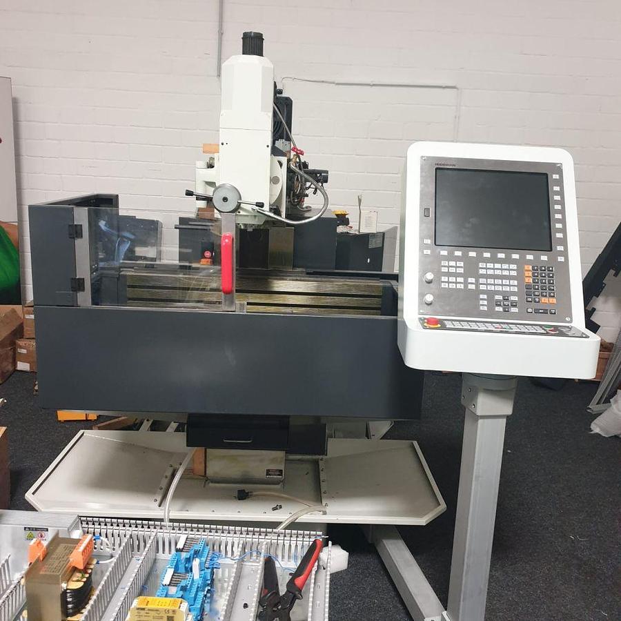 KAMI FKM950 CNC tool milling machine
