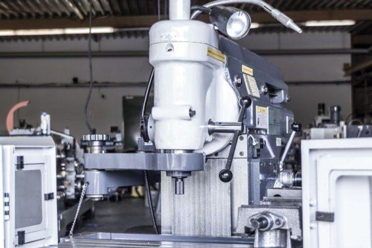 Used KAMI FKM935 tool milling machine