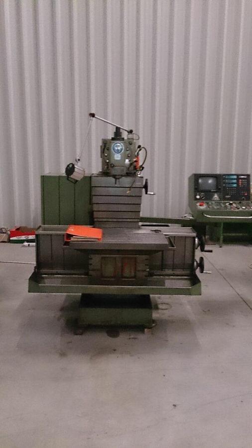 Used TOS FNGJ32 CNC tool milling machine