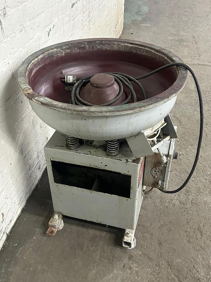 Used Ultramatic Model Advantage 1.2CU FT. Vibratory Tumbler Finishing Machine
