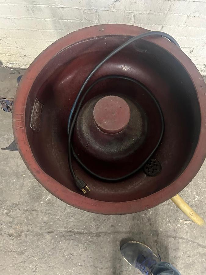 Used Ultramatic Model Advantage 1.2CU FT. Vibratory Tumbler Finishing Machine