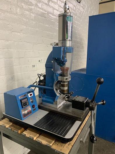 Used 3551-400 GoldPro AB-100-4 MANUAL Plastic Injector Molding Machine with Reinforced Base