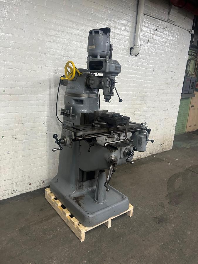 Used Bridgeport 9" x 32" 1/2 HP, 6-Speed Ram Type Vertical Milling Machine