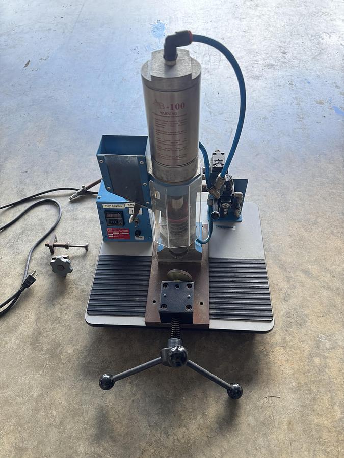 Used Goldpro® AB-100-4 Manual Plastic Injector Molding Machine with Reinforced Base