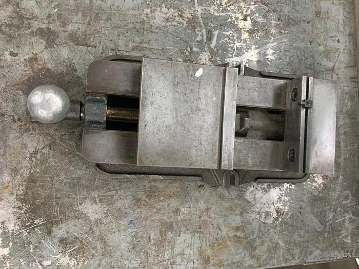 Used 4151-700 Kurt 6″ Vise / Milling / CNC / Original Anglock D-Series Model # D675 with Handle