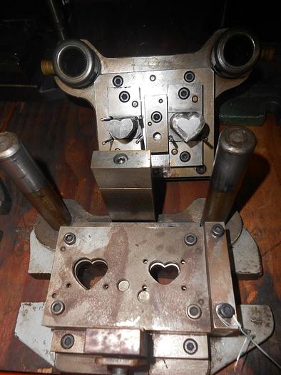 Used 7459-390 Die Set 2-Set of Hearts