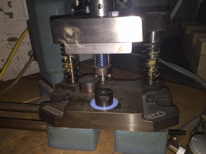 Used 2159-220 Hugold Bench Model Pneumatic Air Press, Model # U/AKS