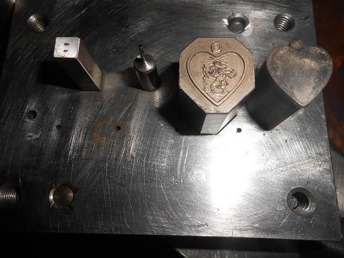 Used 7400-390 Misc. Die Set \ heart pendant of St. Christopher