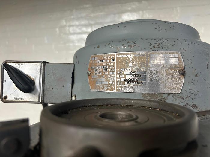 Used Bridgeport 9" x 32" 1 HP, 8-Speed Ram Type J-Head Vertical Milling Machine & R8 Collets