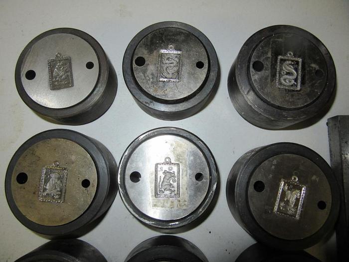 Used 2033-390 Chinese Zodiac Charms 1″ x 5/8″ Pendant Shaped Zodiac Signs – Full Set