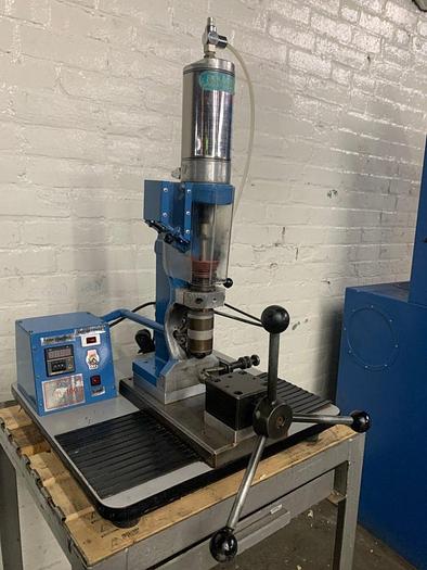 Used 3551-400 GoldPro AB-100-4 MANUAL Plastic Injector Molding Machine with Reinforced Base