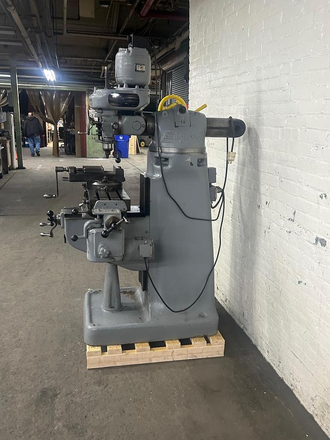 Used Bridgeport 9" x 32" 1/2 HP, 6-Speed Ram Type Vertical Milling Machine