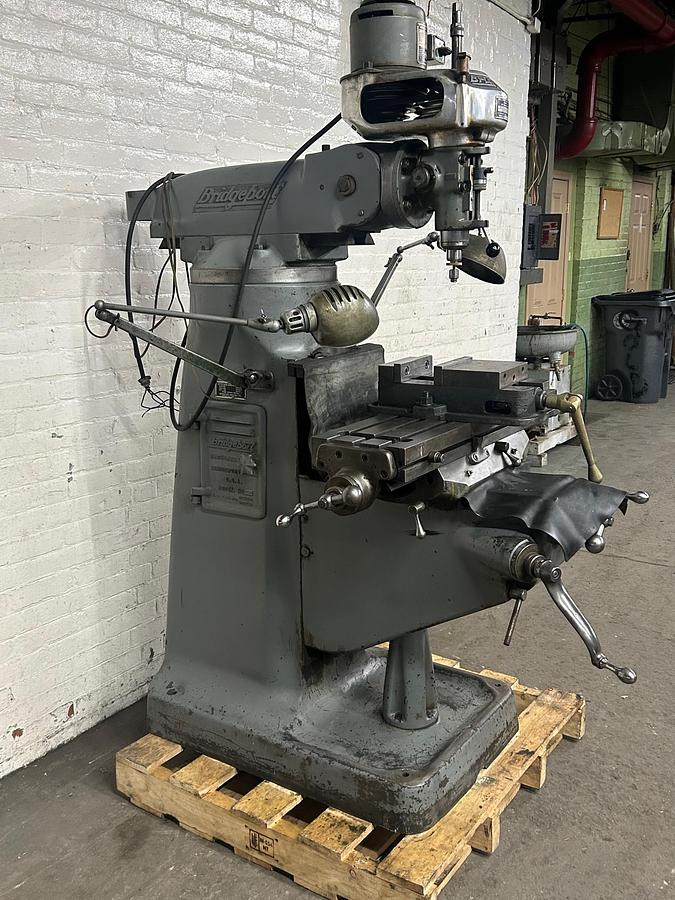 Used Bridgeport 9" x 32" 1/2 HP, 6-Speed Ram Type Vertical Milling Machine