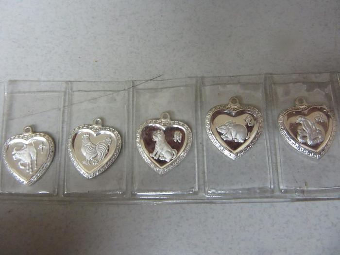 Used 2035-390 Chinese Zodiac Heart Shaped 1/2″ x 1/2″ Dies Hub Jewelry Tools