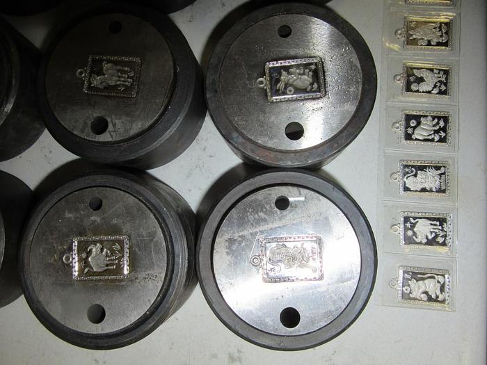 Used 2033-390 Chinese Zodiac Charms 1″ x 5/8″ Pendant Shaped Zodiac Signs – Full Set