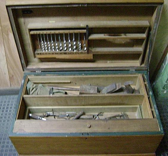 Used 1074-385 Antique Woodworker’s Tool Chest/Carpenter’s Box
