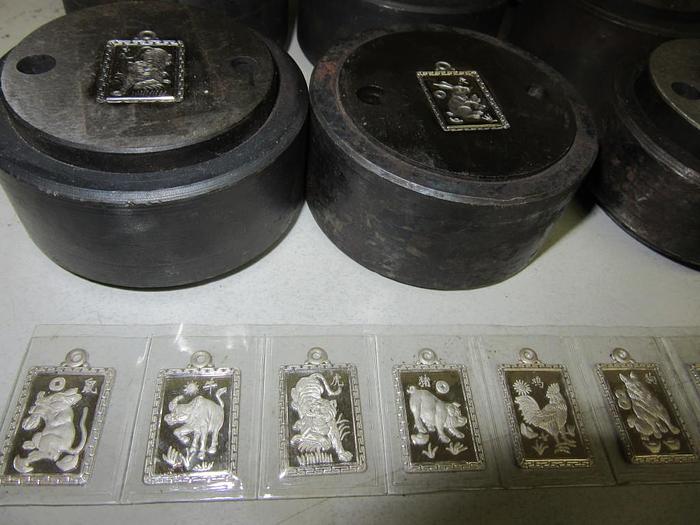 Used 2033-390 Chinese Zodiac Charms 1″ x 5/8″ Pendant Shaped Zodiac Signs – Full Set