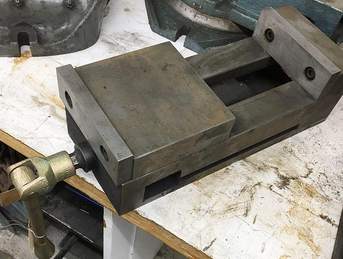 Used 3199-700 Kurt 6″ Anglock Milling Vise, PT Series