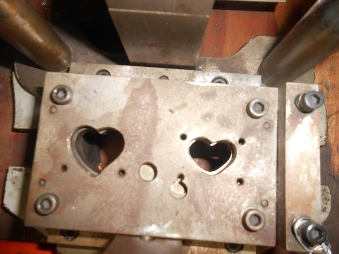 Used 7459-390 Die Set 2-Set of Hearts