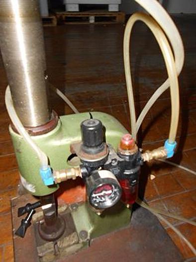 Used 8513-220 Pneumatic Air Bench Press