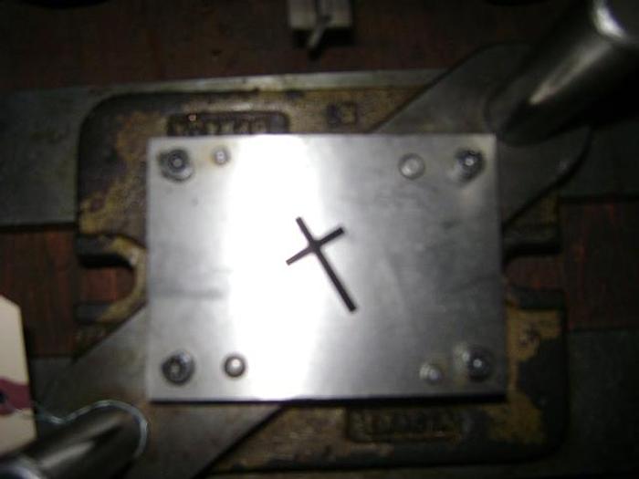 Used 7401-390 Die Set For 3/4″ x 1″ Cross Design