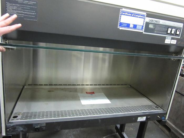 Used 2001-700 LABCONCO CHEMICAL LAB FUME SAFETY EXHAUSTHOOD PURIFIER CLASS 11