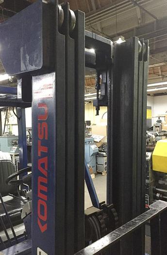 Used 2956-560 KOMATSU 5000LB CAPACITY RIDE ON FORK LIFT TRUCK MODEL 25