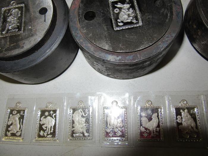 Used 2033-390 Chinese Zodiac Charms 1″ x 5/8″ Pendant Shaped Zodiac Signs – Full Set