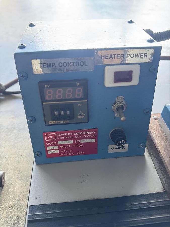 Used Goldpro® AB-100-4 Manual Plastic Injector Molding Machine with Reinforced Base