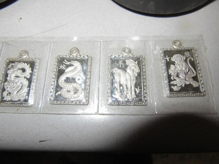Used 2033-390 Chinese Zodiac Charms 1″ x 5/8″ Pendant Shaped Zodiac Signs – Full Set