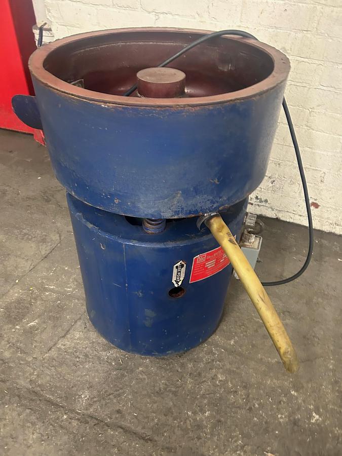 Used Ultramatic Model Advantage 1.2CU FT. Vibratory Tumbler Finishing Machine