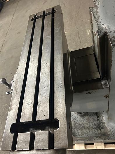 Used Bridgeport 9" x 32" 1 HP, 8-Speed Ram Type J-Head Vertical Milling Machine & R8 Collets