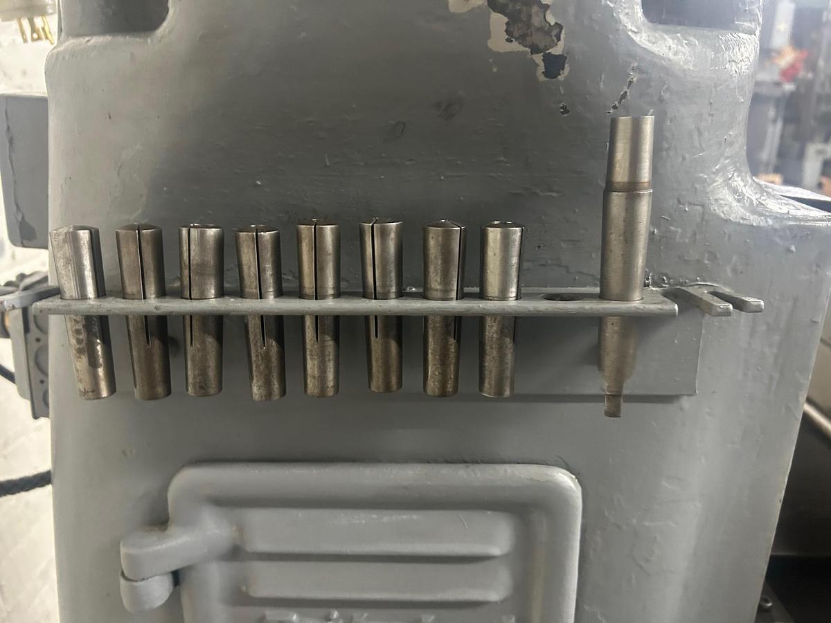 Used Bridgeport 9" x 32" 1/2 HP, 6-Speed Ram Type Vertical Milling Machine