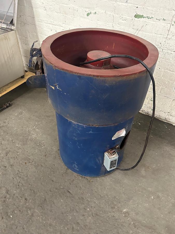 Used Shor Model 750 1.2CU FT. Vibratory Tumbler Finishing Machine