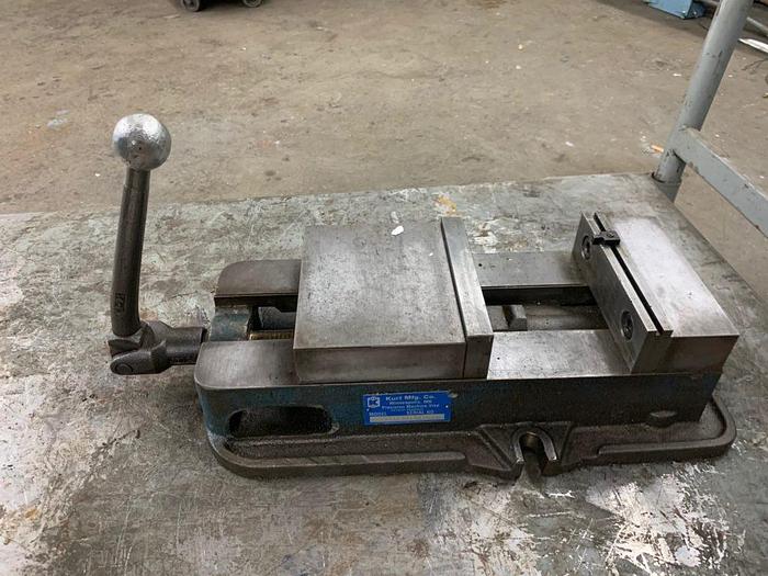 Used 4151-700 Kurt 6″ Vise / Milling / CNC / Original Anglock D-Series Model # D675 with Handle