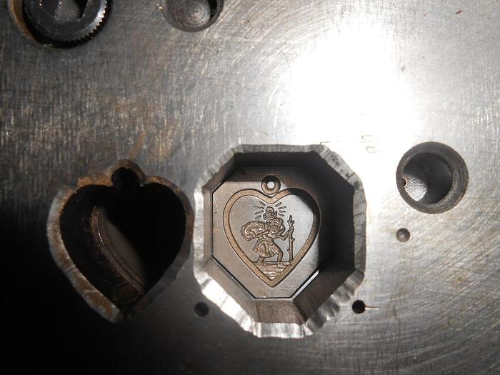 Used 7400-390 Misc. Die Set \ heart pendant of St. Christopher
