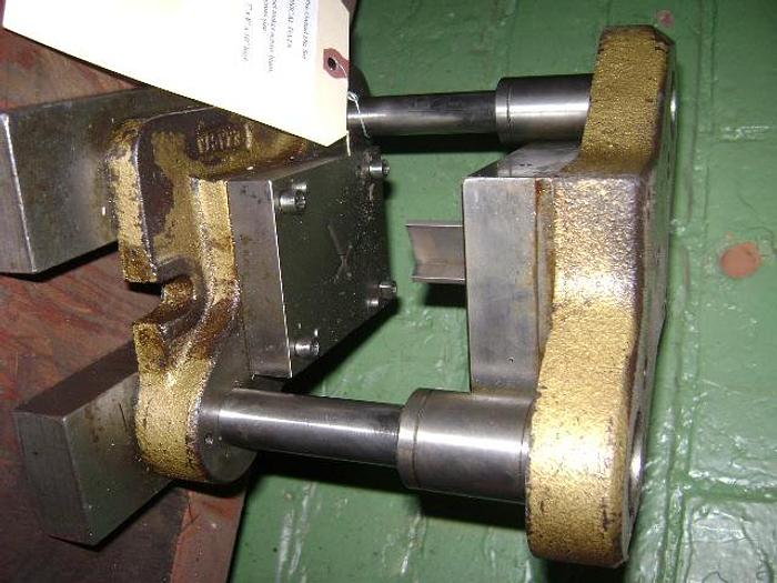 Used 7401-390 Die Set For 3/4″ x 1″ Cross Design