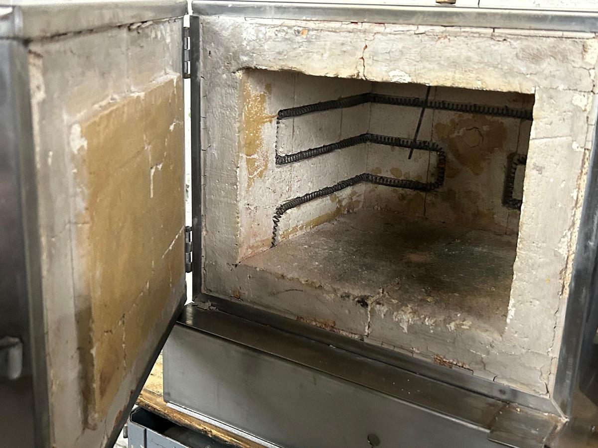 Used Electric Oven, Kiln, Furnace with Paragon Programmable TNFII Remote Controller (120v)