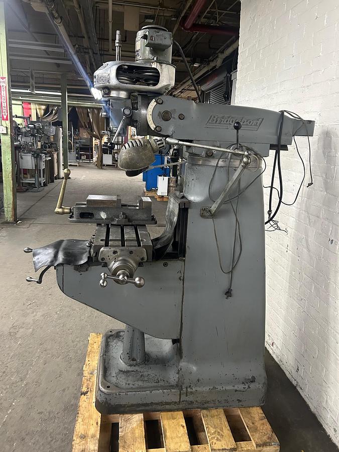 Used Bridgeport 9" x 32" 1/2 HP, 6-Speed Ram Type Vertical Milling Machine