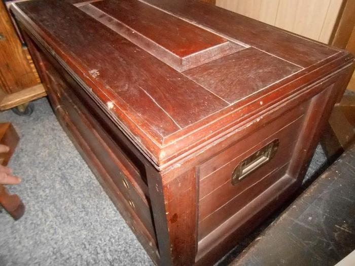Used 8283-385 ANTIQUE WOODWORKERS WOOD TOOL BOX WITH TOOLS