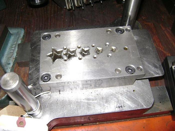 Used 7403-390 Die Set – 5 sizes – Star Design