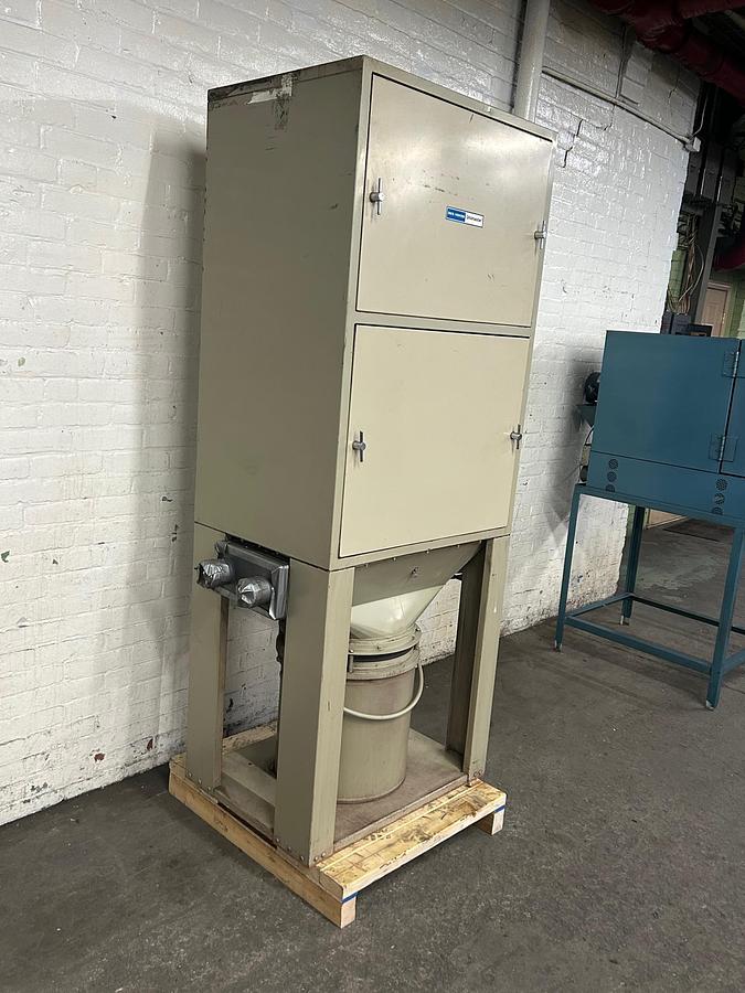 Used DCE Unimaster, 2HP Cabinet Dust Collector, 5-Gallon Pail Collector