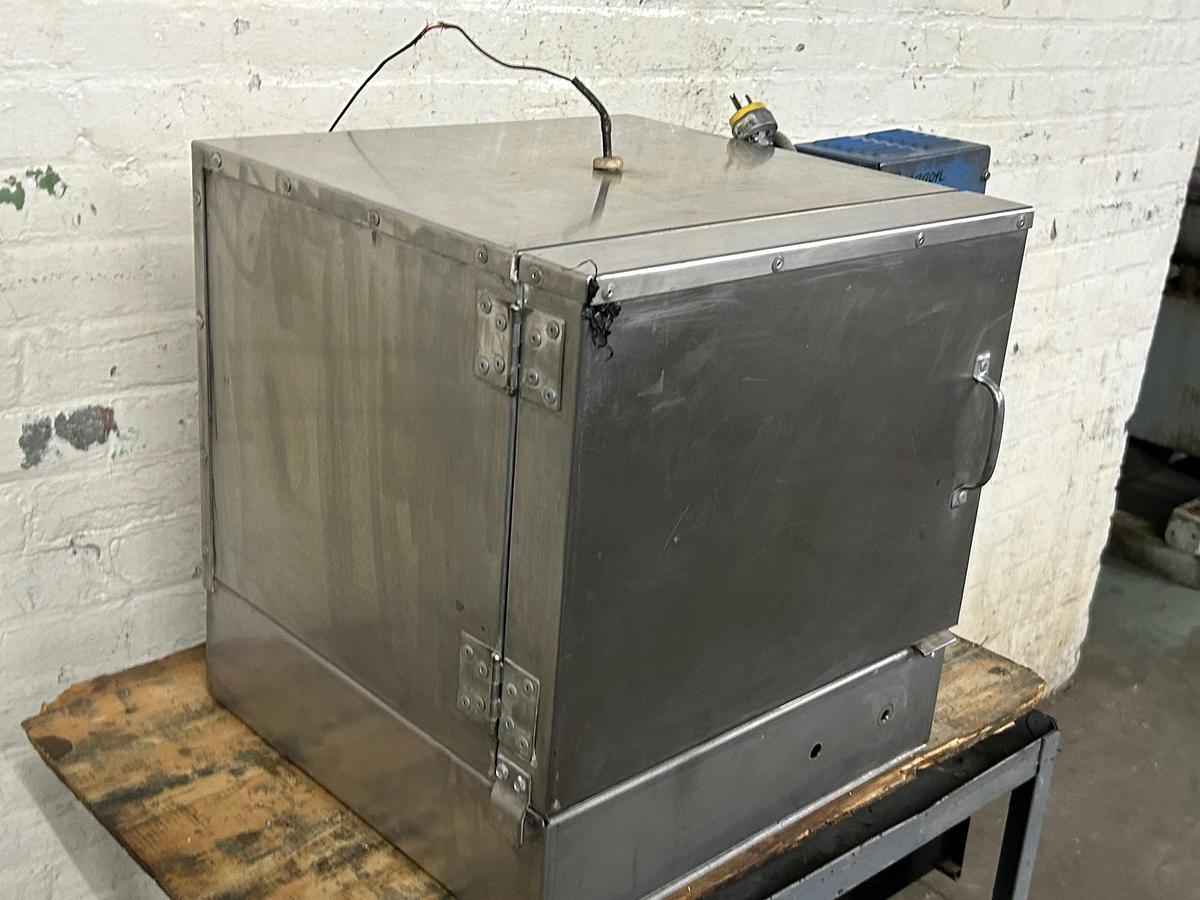 Used  Electric Oven, Kiln, Furnace with Paragon Programmable TNFII Remote Controller