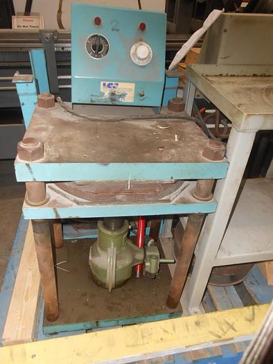 Used 6744-185 Lee Casting 4-Post Rubber Mold Vulcanizer