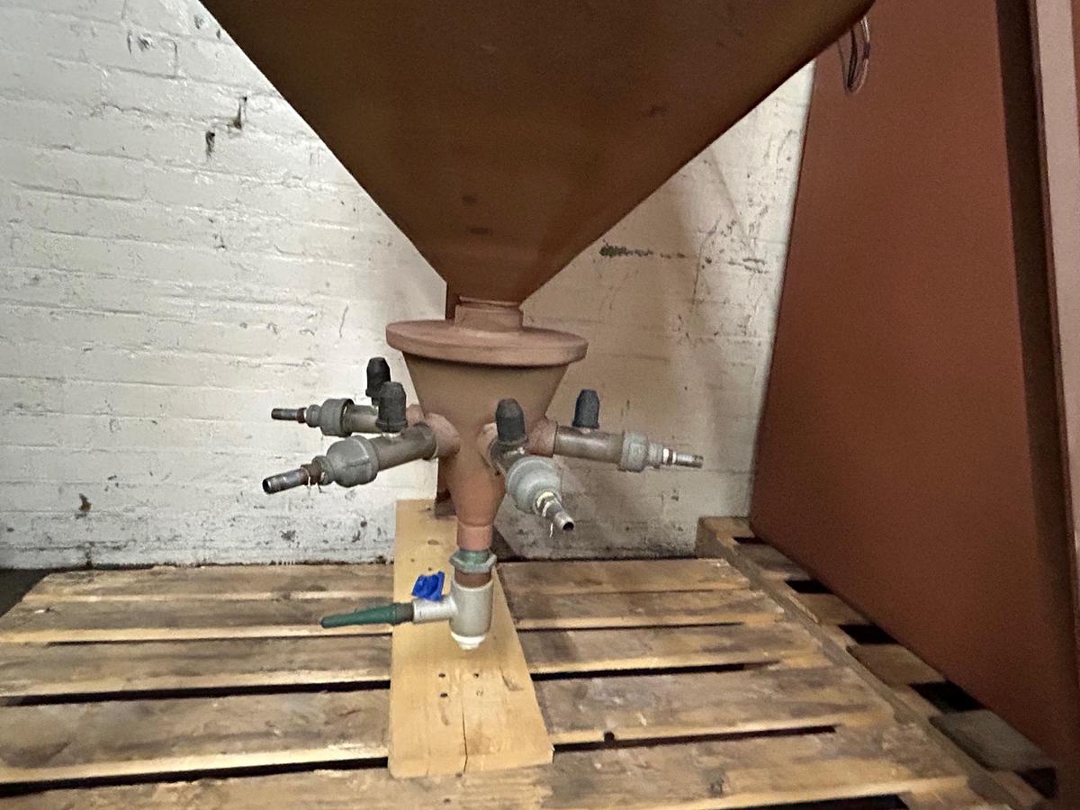 Used Zero Blast-N-Peen Special 220 Suction Blast Cabinet, Reclaimer, Dust Collector & Powered Turntable