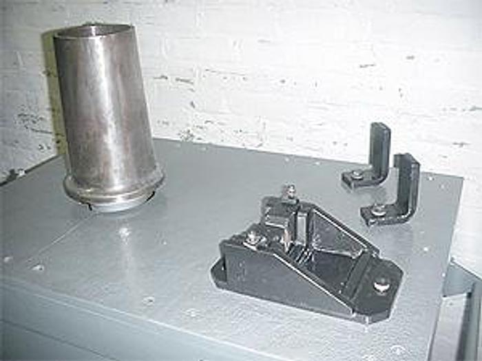 Used 7693-140 Fenn 6″ Diameter Vertical Bull Block