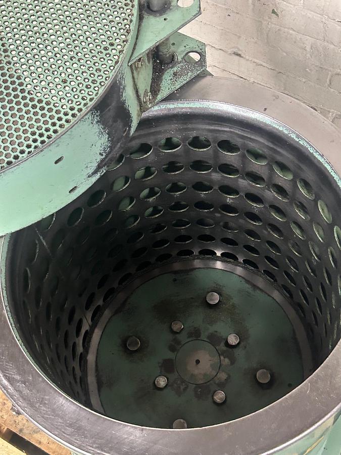 Used  New Holland Model K-90 18″ x 18″ Centrifugal Dryer / Chip Wringer