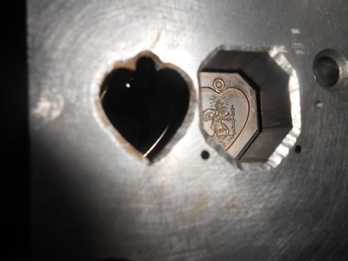 Used 7400-390 Misc. Die Set \ heart pendant of St. Christopher