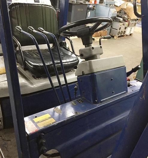 Used 2956-560 KOMATSU 5000LB CAPACITY RIDE ON FORK LIFT TRUCK MODEL 25